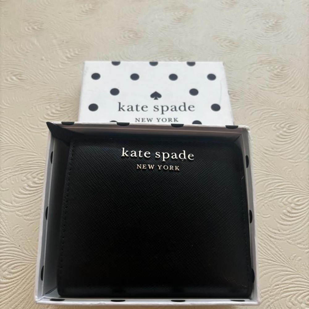 New Kate Spade small l-zip bifold wallet